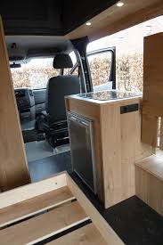 Mercedes Sprinter Camper Met Eiken Interieur Keukenblok 1 Camper Interieur Camper Ideeen Camper