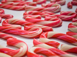 Homemade Candy Canes Recette En 2020 Bonbon Maison Bonbons Faits Maison Recette Bonbon