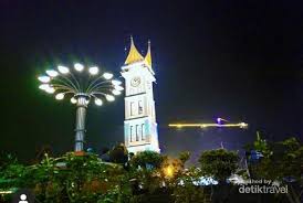 Info lengkap jam gadang berupa kumpulan gambar, struktur bangunan, sejarah, kesamaan dengan big ben, hotel dan tempat wisata terdekat. Melihat Jam Gadang Lebih Dekat Kayak Apa Sih