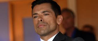 Veronicas künstlerischer versuch war nicht ganz präzise. Riverdale Mark Consuelos Als Veronicas Vater In Staffel 2