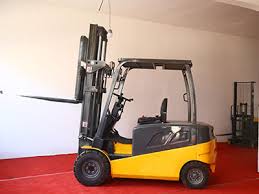 The motor drives a worm shaft which turns a worm wheel giving the motor speed reduction and torque increase necessary to assist the driver in turning the steering column. What Is The Function Of The Electronic Power Steering System