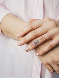 80 Ideas For Female Tattoos Inspiration To Try Now Xkwdm Finger Tattoos Tiny Finger Tattoos Finger Tattoo Designs