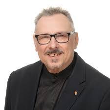 Robert Paschke's Instagram, Twitter & Facebook