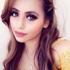 Edith Meza's Instagram, Twitter & Facebook