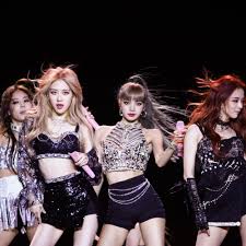 Small lips, large eyes, v shaped jaw, slim figure, about 5′2(?), fair skin etc. Blackpink S Best Hair And Makeup Looks Popsugar Beauty