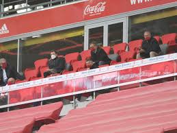 Rummenigge gefährde zwar nicht direkt andere, wenn er seine maske unter der nase trage, sagte sie dem es ist jedenfalls kein gutes beispiel. Fc Bayern Masken Fail Bei Rummenigge Und Kahn Netz Spottet Uber Fcb Bosse Fc Bayern