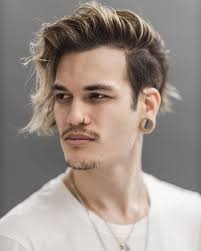 Entre le court et le long, les cheveux mi longs sont souvent difficiles à coiffer. Degrade Long Homme Looks A Piquer Sans Tarder