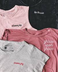 Camisetas Personalizadas Em Mogi Das Cruzes Blusas Camisetas Femininas Roupas Diy Roupas Bordadas Camisas Cristas