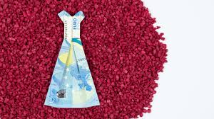 In diesem artikel werden wir sie mit 54 neuen vorschlägen für basteln mit kindern im sommer bekanntmachen. Geldgeschenk Zur Hochzeit Kleid Aus Geld Falten Youtube