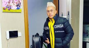 View the profiles of people named christian cueva. Christian Cueva Look Fashion Football National Team The Balenciaga Effect Or What Is Behind Christian Cueva S Controversial Yellow Appearance Yellow Diver We Are Papess