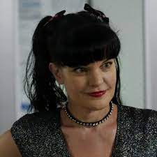 Dvd 4,8 von 5 sternen 1.692 sternebewertunge so richtig haben echte navy cis fans den serien ausstieg von michael weatherly noch nicht verziehen, schließlich war er doch als anthony dinozzo. Navy Cis Letzte Szene Mit Pauley Perrette Ist Im Kasten Abby Sciuto Verabschiedet Sich Nach 15 Staffeln Tv Wunschliste