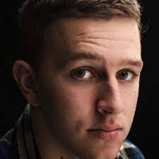 Elijah Cox's Instagram, Twitter & Facebook