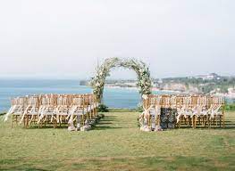 Romantic Cliff Top Wedding By The Sea In Bali Cliff Wedding Bali Wedding Top Destination Weddings