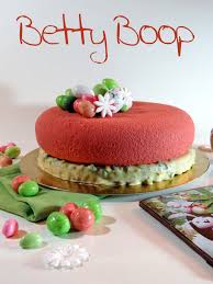 Betty Boop Entremets Pistache Chocolat Blanc Fraises Balsamique Poivre De Sichuan Et Estragon Mou Gateaux Et Desserts Desserts De Fete Fraise Balsamique