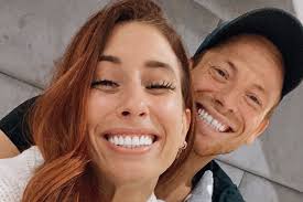 Recently the singer and reality television star stacey solomon has come out and said how she is unhappy with. Stacey Solomon Reveals Her Teeth Fell Out During Pregnancy And Are Black And Yellow Under Veneers Celebrity Cover News