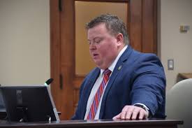 Senate committee narrowly defeats bill responding to drag show at South  Dakota State University