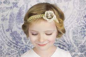 Last Minute Look Anleitung Von Christina Fraulein Rose Adventskalender Turchen Nr 20 Frisur Mit Haarband Kinder Haarband Selber Machen Blumenhaarband