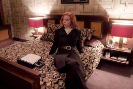En los cincuenta, una joven de un orfanato descubre que tiene un increíble don para el ajedrez y series.ly te ofrece la oportunidad de ver series online gratis en español latino, ver peliculas de accion online. The Queen S Gambit All Of The Outfits Ranked People Com