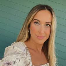 Stephany Gomez (@thatTMOBILEGIRL)