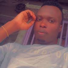 Tu as raison, les mots manquent, le coeur est plein, la parole est vide,  comment dire qu'on aime ? Comment exprimer l'amour ? Comment l'exprimer à  une femme comme toi ? Par