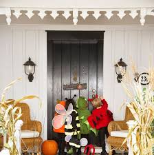 Rake the leaves and dispose of them. 50 Outdoor Halloween Decorations Porch Decorating Ideas For Halloween