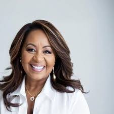 Robyn Hutton's Instagram, Twitter & Facebook