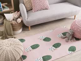 Il divano letto dafne risolve l'esigenza di godere del piacere dell'ospitalità, se non si possiede una camera per gli ospiti, oppure se si desidera fruire della stanza jolly, per coniugare diversi utilizzi. Tappeto Rosa Modello Cactus 80 X 150 Cm Eldivan Beliani It