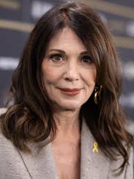 Iris Berben: Deutliche Kritik für Influencer