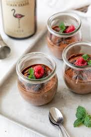 Mousse Au Chocolat Mit Gin Ohne Ei Rezept Sweets Lifestyle Rezept In 2020 Rezepte Lebensmittel Essen Mousse Au Chocolat Rezept