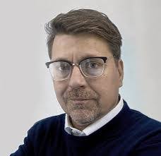 Stanley Bragg's Instagram, Twitter & Facebook