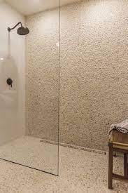 mozaiek op net natuursteen keien beach pebbles klassieke badkamer bathroom remodel shower bathroom spa pebble floor