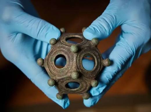 The Ancient Megaminx? 🏛️🤔 Archaeologists have been baffled by the "Roman  Dodecahedron" for centuries! It's a hollow bronze artifact with 12  pentagonal faces, and experts have come up with over 50 theories