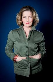 13 éven át, a sorozat megszűntéig alakította a szomorkás pincérnőt. Ma 61 Eves Feher Anna A Szomszedok Almaja Most Igy Nez Ki Hazai Sztar Femina