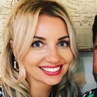 Sarah Cranmer's Instagram, Twitter & Facebook