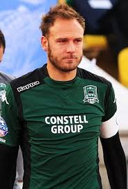 Det är i stort de förväntade namnen, alltifrån de äldsta i form av 85:orna andreas granqvist och sebastian larsson till de yngsta, 99:orna mattias svanberg, jens cajuste och alexander isak. Andreas Granqvist Wikiwand