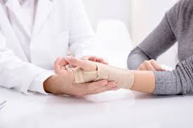 Un accident du travail ou une maladie professionnelle , lorsque l'origine de cet accident ou cette maladie survient durant l'activité professionnelle ou en résulte. Comment Indemniser Un Salarie Victime D Un Accident Du Travail