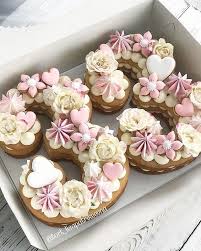 Pin By Elisa Verena Valladares Perez On Deserty In 2020 Alphabet Cake Sweet Cakes Cupcake Cakes