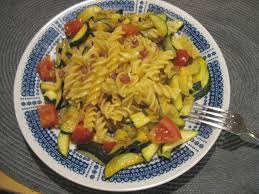 Gebratene Schinken Nudeln Mit Gemuserand Rezept Frag Mutti Rezept Schinkennudeln Gebratener Schinken Nudeln Mit Wurst