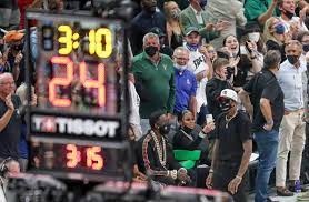 2 days ago · the milwaukee bucks rode their momentum from games 3 and 4 to win a thrilling game 5 in phoenix. 7ibnu0 Fnpbzfm