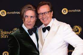 Rasmussen would also serve as creative director, before leaving in january 2017. Frank En Rogier Nemen Afstand Van Elkaar Geen Geheim Dat Ik Me Soms Erger Show Ad Nl