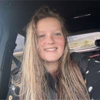 Sarah Fee's Instagram, Twitter & Facebook