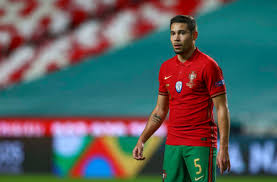 Todos os equipamentos de portugal 2020 com o melhor preço! Raphael Guerreiro Fit For Borussia Dortmund Despite Leaving Portugal Camp