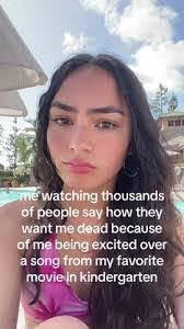 Constance Laird's Instagram, Twitter & Facebook