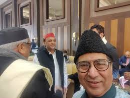 Hotel Ramada men ek nikah taqreeb men former CM Akhilesh Yadav , Javed Abdi,  Haji Siraj Mehdi MLC,k sath.