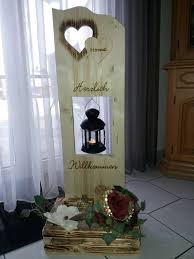 Holz Deko Schild Herzlich Willkommen Mit Blumenkasten Und Laterne Rotera Mobel Wohnen Dekoration Auss Dekoration Holzgeschenke Holz Deko Selber Machen