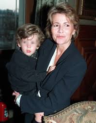Claire chazal est en couverture. Son Fils Claire Chazal Portrait D Une Journaliste Culte Elle