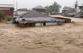 Kumpulan berita terbaru dan info banjir di jakarta dan kota lainnya di indonesia terkini hari ini. Manado Banjir Kembali Ketinggian Air Sampai Atap Rumah