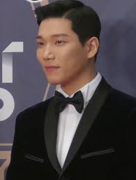 Kyung Nam's Instagram, Twitter & Facebook