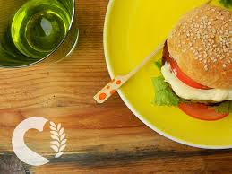 Ma poi vedremo anche come preparare una versione di questo piatto senza uova, per una deliziosa rivisitazione 100% veg. Hamburger Vegetariano Senza Glutine