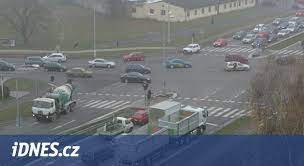Ředitelství silnic a dálnic věří, že se stavbou nové křižovatky mileta v hradci králové začne už v příštím roce. Hradecka Krizovatka Mileta Se Zmeni Urady Se Shodly Na Penezich Idnes Cz